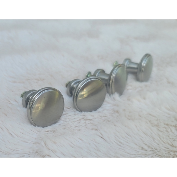 Set of 4 cabinet hardware silver knobs - Picture 16 of 16